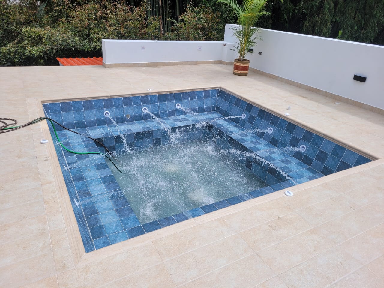 Jacuzzi con chorros de hidromasaje