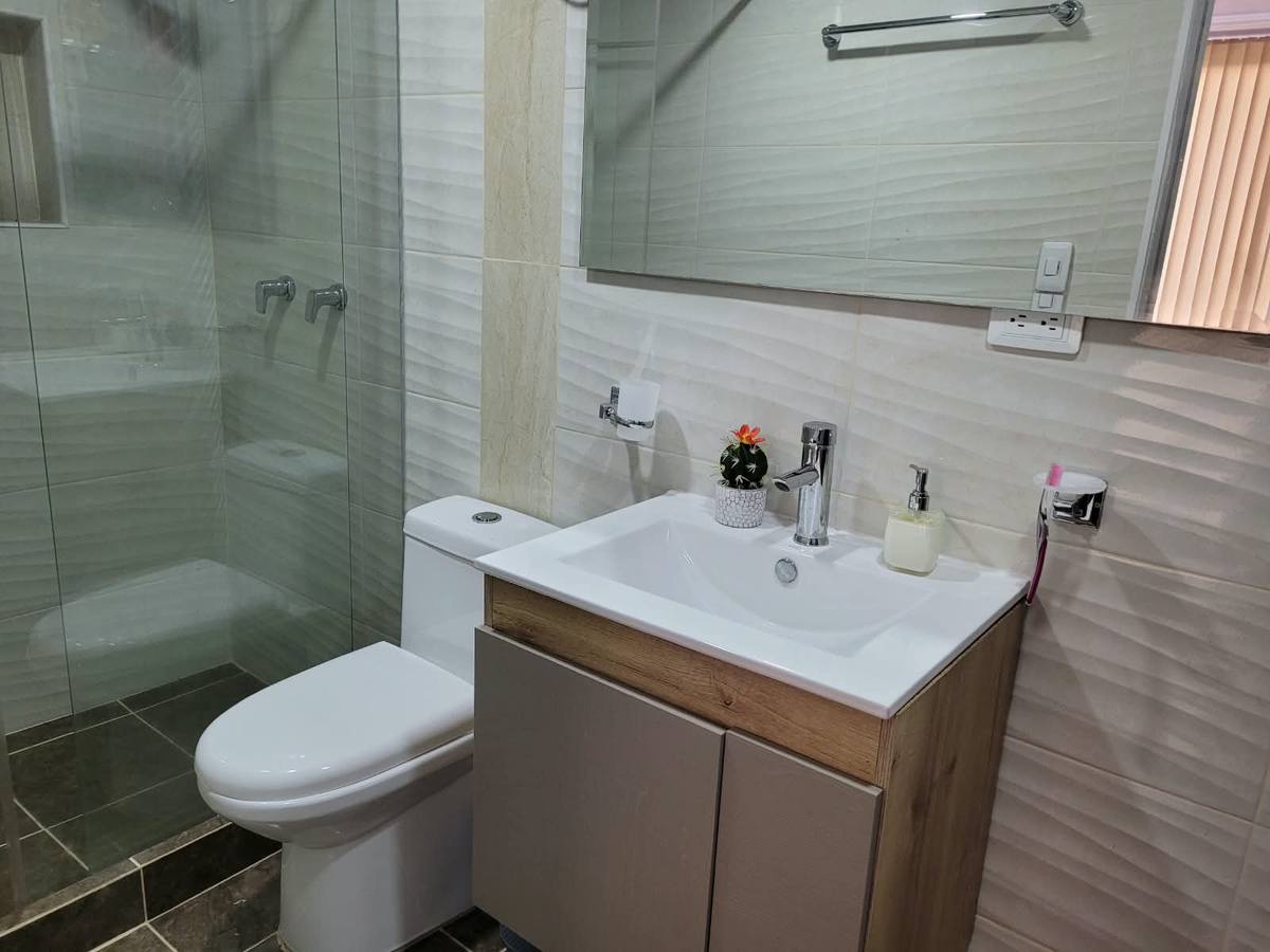 Baño moderno con ducha